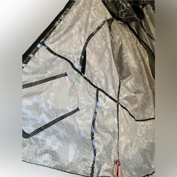 Lululemon (12) Pack-It Vest water resistant Sport Tranquil Blue, pockets - Picture 13 of 13